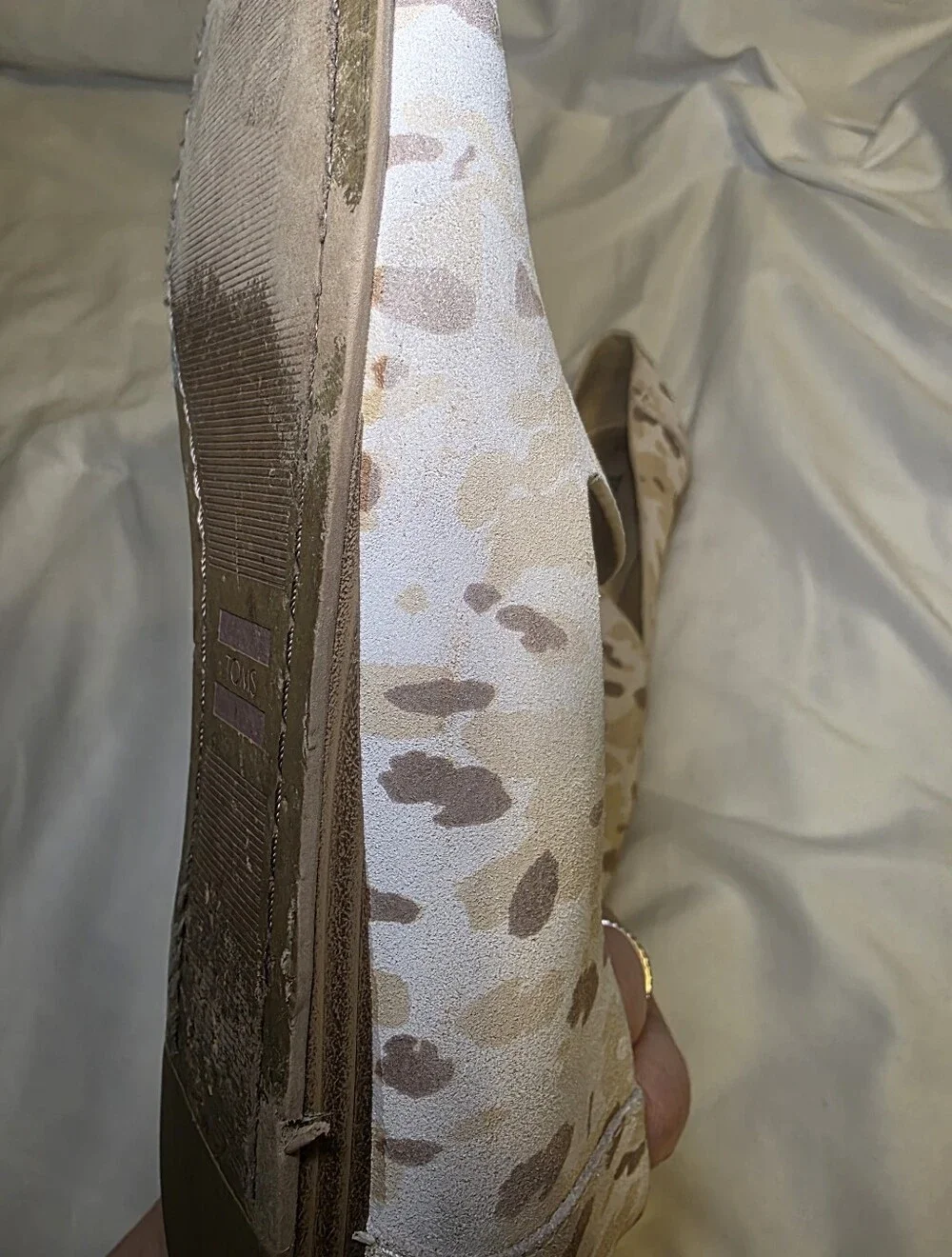 TOMS Women Cream and Brown Camoflauge Patterned Slip-On Loafer Shoes Size 5.5